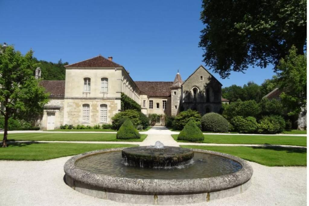 Charmante Maison Bourguignonne Avec Grand Jardin Et Parking Holiday home *