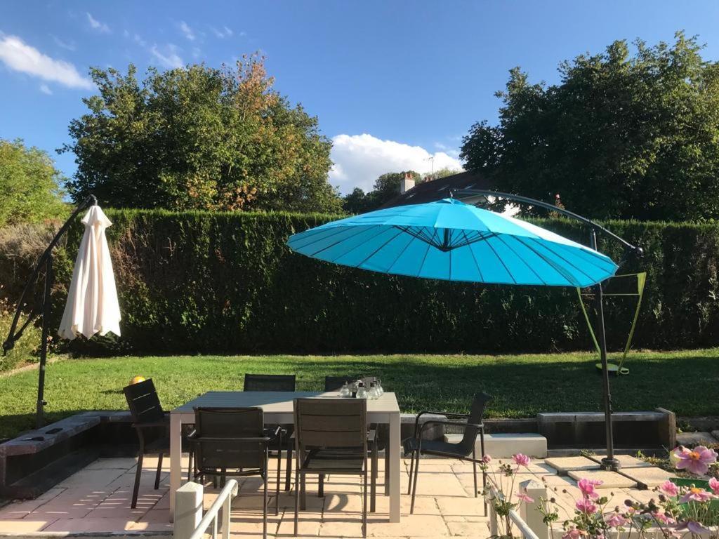 Charmante Maison Bourguignonne Avec Grand Jardin Et Parking Holiday home *